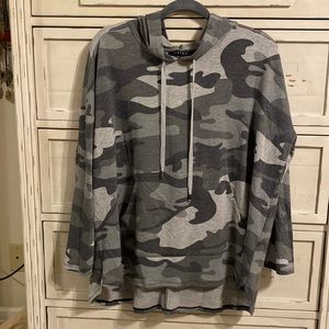 Camo hoodie NWOT